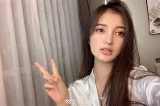 娱乐圈连环瓜：肖奈被传频接站台、牙疼小花被“牺牲”、长腿格格相亲走过场？